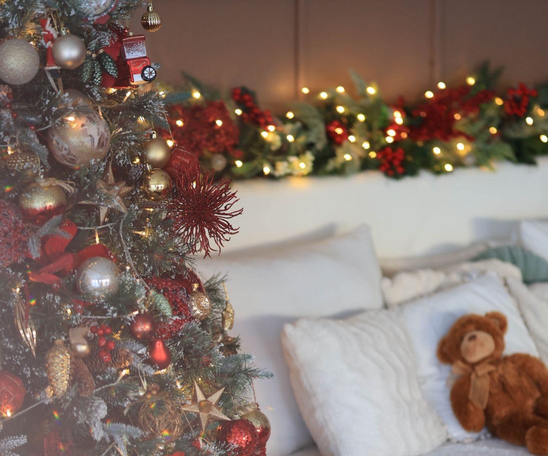 Choosing the Perfect Flocked Artificial Christmas Tree